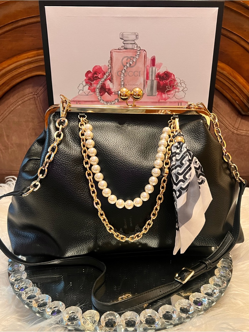 Juicy Couture NWOT kiss luck Faux-Leather with Pearl & Chain crossbody bag - Picture 10 of 13